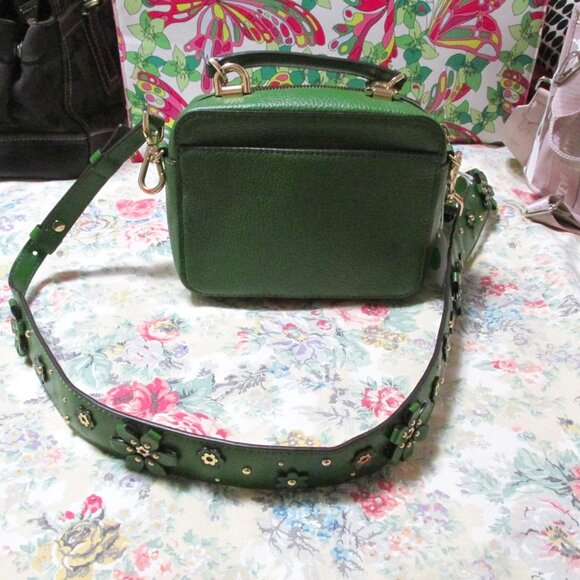 P526-NWOT Michael Kors Green Pebble Flower Rivet Strap Crossbody - Picture 3 of 10